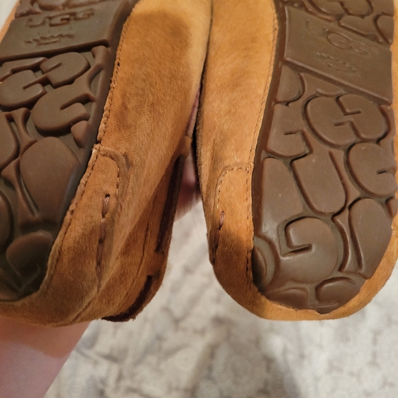 UGG Slippers size 8 - Picture 5 of 8